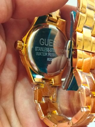 Reloj Guess Dorado con Cristales