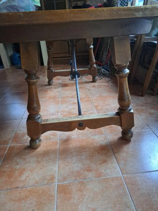 Conjunto mesa y sillas madera antiguas
