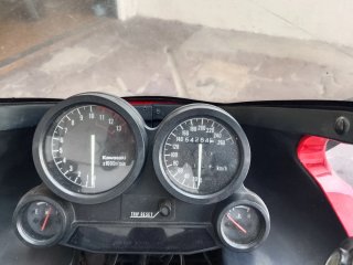 Kawasaki GPZ 900R Roja y Negra