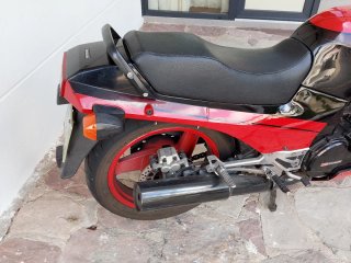 Kawasaki GPZ 900R Roja y Negra