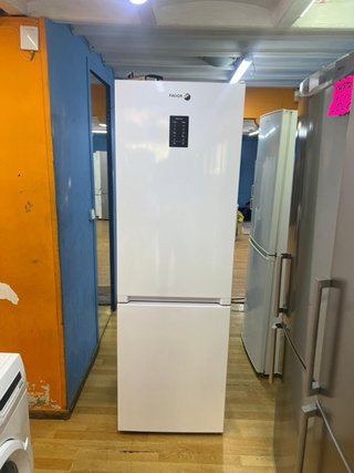 Frigorifero bianco con congelatore seminuovo con garanzia