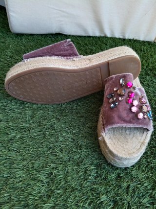 Sandalias Stradivarius con pedrería