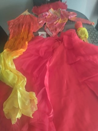 Traje de baile flamenco rojo y amarillo