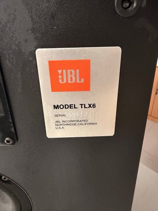 Altavoces JBL TLX6.
