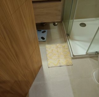 Alfombra de baño rectangular crema y amarilla