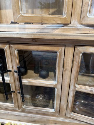 Vitrina de madera y cristal