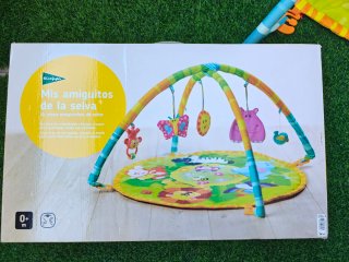 Mantita de juego para bebé con arcos