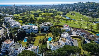 Ático en venta en Nueva Andalucía centro en Marbella