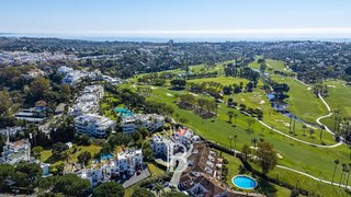 Ático en venta en Nueva Andalucía centro en Marbella