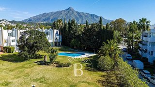 Ático en venta en Nueva Andalucía centro en Marbella