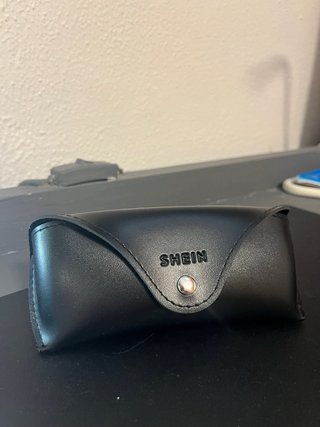 Gafas de sol y funda SHEIN mujer