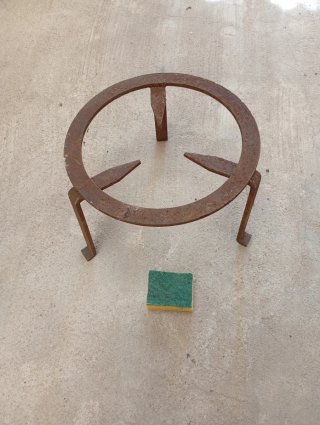 Trébede metálico rústico