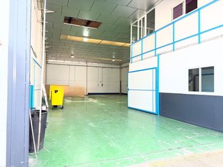 Nave industrial en venta en La Paz en Alcalá de Guadaira