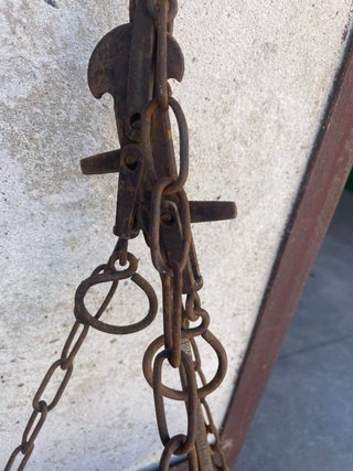Antica bilancia in ferro battuto