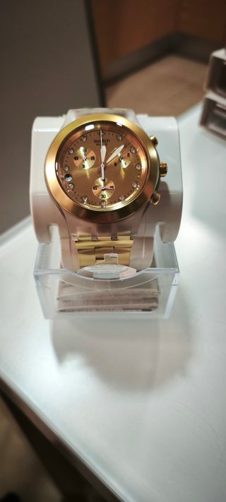 Reloj Swatch Full Blooded Dorado Mujer