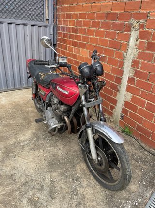 Kawasaki Z650 Roja