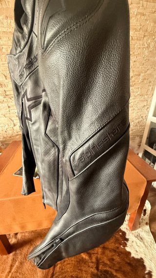 Chaqueta de moto negra