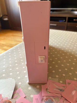 Caja de luz LED rosa con letras y emojis