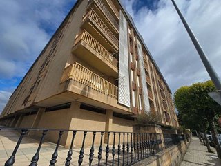 Garaje en alquiler en Jaca