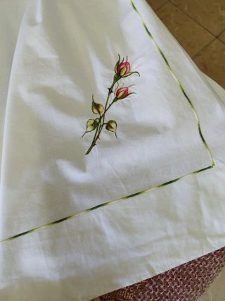 Sábana antigua algodón bordada rosas