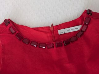 Vestido Zara T-S con piedras - joya cuello