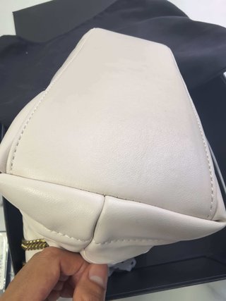 Bolso YSL Puffer Pequeño Beige Dorado como nuevo