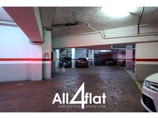 Garaje en venta en La Bordeta en Barcelona