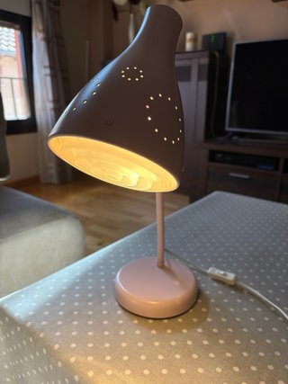 Lámpara de mesa rosa Ikea