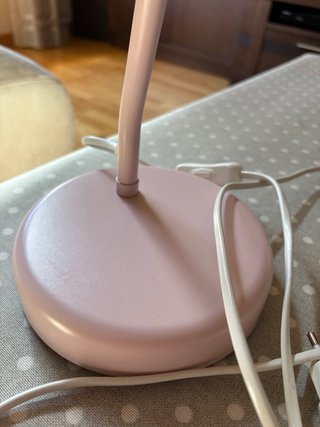 Lámpara de mesa rosa Ikea