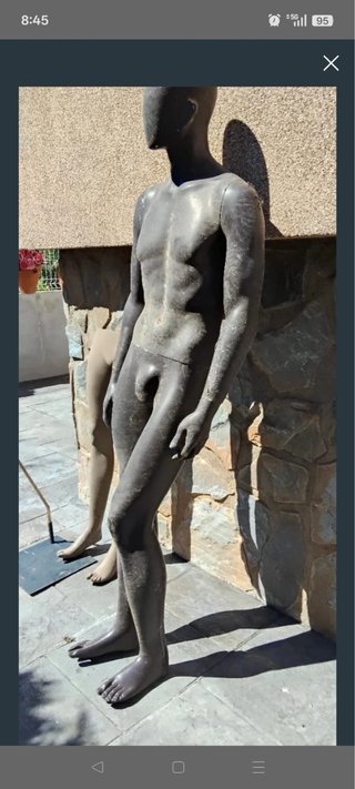 Maniquí hombre con peana