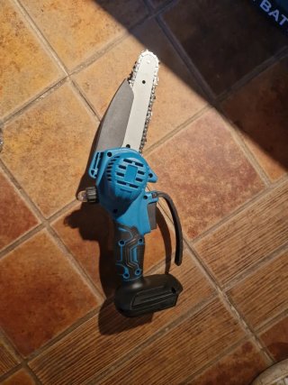 Tijeras podar y mini motosierra con pértiga