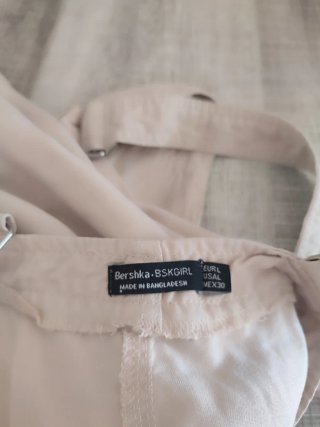Falda peto beige con buena caída