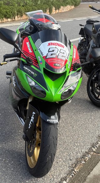 Kawasaki ZX10R con extras
