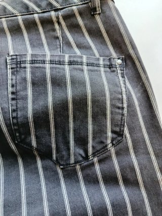 Pantalón de rayas