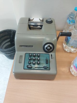 Sumadora Antigua Hispano Olivetti