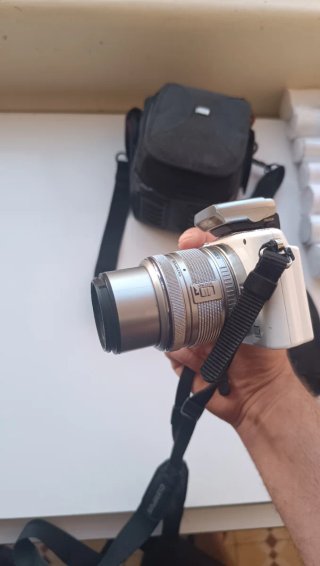 Olympus E-PM1 Mirrorless Camera + Bag + Charger