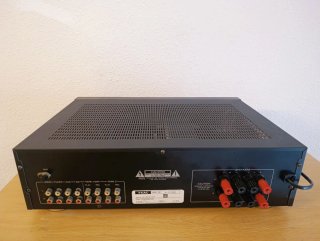 Amplificador TEAC AX-1000.