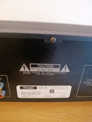 Amplificador TEAC AX-1000.