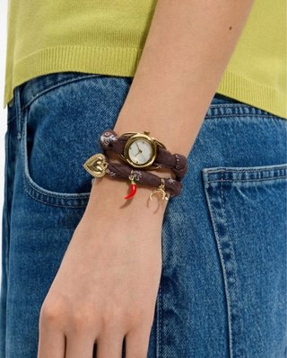 Reloj Parfois Marrón con Pulsera Tela y Charms