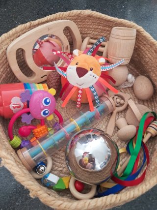 Cesta Montessori con Juguetes de Madera