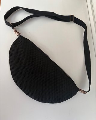 Bolso negro hecho a mano