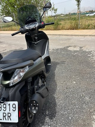 Piaggio Beverly 350 2021 Verde - ¡Reestreno!