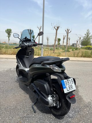 Piaggio Beverly 350 2021 Verde - ¡Reestreno!