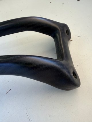 Soporte carbono escape KTM Super Duke 1290 R