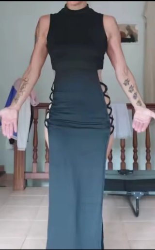 Vestido negro con aberturas sin estrenar