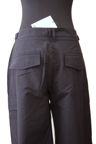 Pantalón cargo ligero negro