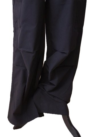 Pantalón cargo ligero negro