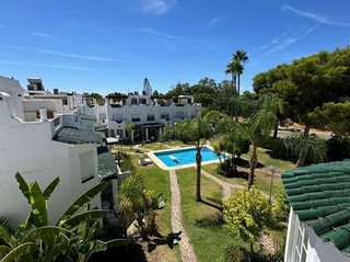 Casa adosada en alquiler en Nueva Andalucía centro en Marbella