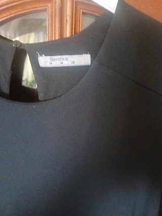 Vestido negro Bershka manga 3/4 nuevo