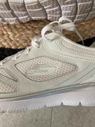 Zapatillas Skechers Mujer Blancas y Plateadas